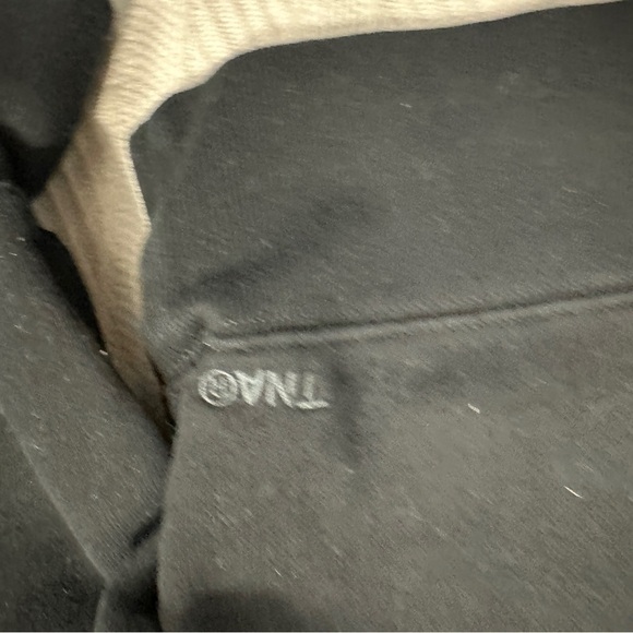 TNA Sweatfleece Cozy Fleece/Aritzia crop sweatshirt, neckline cut, size 1 - Picture 6 of 9